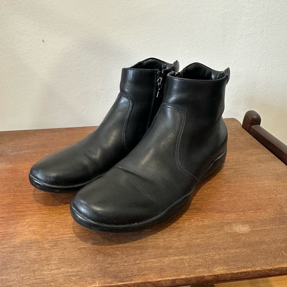 Prada sport boots. Great condition.
